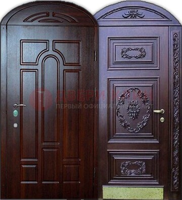 Стильная железная арочная дверь с декоративным элементом ДА-24 в Рязани