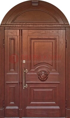 Коричневая арочная железная дверь с виноритом ДА-40 в Рязани