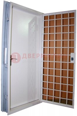 Белая стальная бронированная дверь с нитроэмалью ДБ-7 в Рязани
