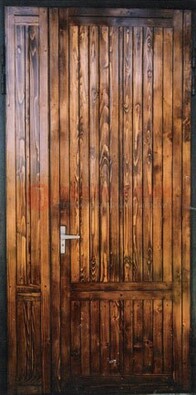 Коричневая металлическая дверь с евровагонкой ДЕ-10 в Рязани
