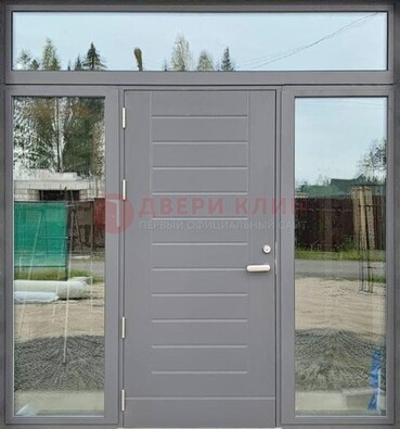 Серая стальная дверь с панелью МДФ и стеклянными фрамугами ДФГ-28 в Рязани