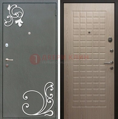 Стальная дверь с ковкой МДФ внутри ДК-13 в квартиру в Рязани