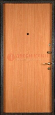 Светлая железная дверь с ламинатом ДЛ-11 в Рязани