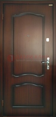Коричневая стальная дверь с МДФ ДМ-138 для квартиры в Рязани