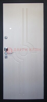 Белая металлическая дверь с МДФ ДМ-172 в квартиру в Рязани