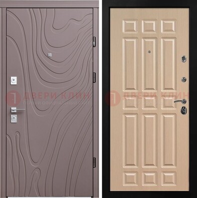 Светло-коричневая железная филенчатая дверь с рисунком МДФ ДМ-283 в Рязани