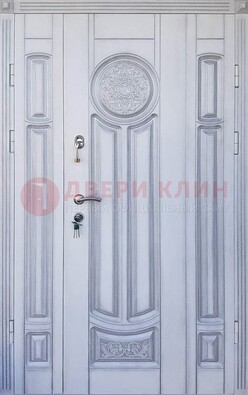 Белая двухстворчатая дверь с массивом дуба ДМД-72 в Рязани