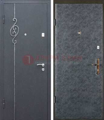 Серая стальная дверь с порошковым окрасом и ковкой ДП-109 в Рязани