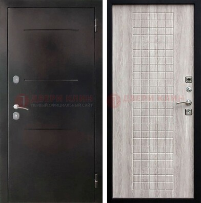Черная железная дверь с порошковым покрытием и филенчатой МДФ ДП-221 в Рязани