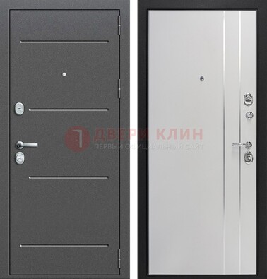 Серая железная дверь с порошковым напылением и МДФ с молдингами ДП-264 в Рязани