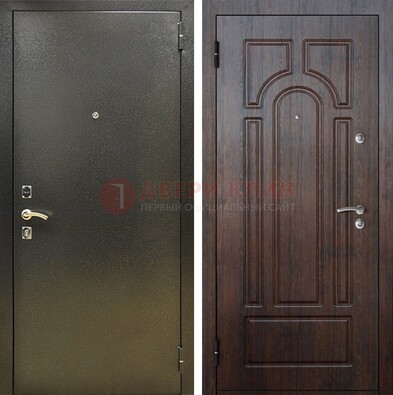 Железная темно-серая дверь с порошковым напылением и МДФ Тисненый орех ДП-275 в Рязани