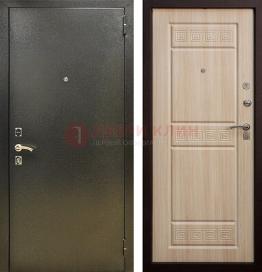 Железная темно-серая дверь с порошковым напылением и МДФ с резьбой ДП-276 в Рязани