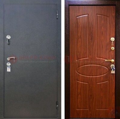 Темная металлическая дверь с порошковым напылением ДП-77 в Рязани