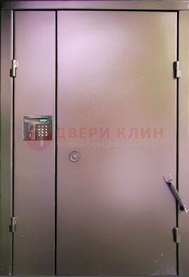 Коричневая стальная дверь в подъезд ДПД-1 в Рязани