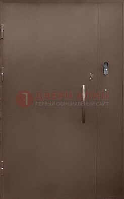 Коричневая металлическая подъездная дверь ДПД-2 в Рязани