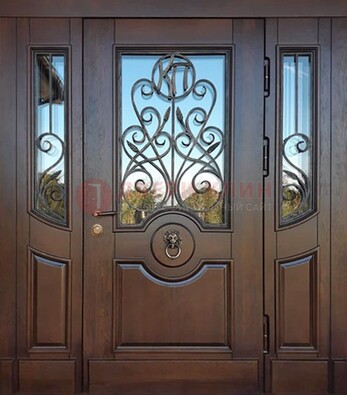 Парадная коричневая дверь массив со стеклом и ковкой ДПР-100 в Рязани