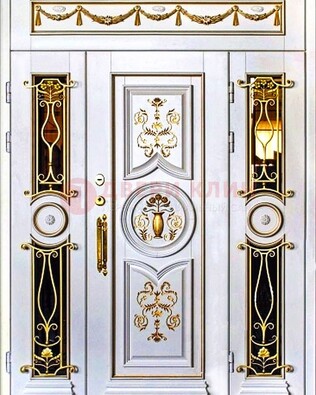Белая стальная парадная дверь с золотыми элементами ДПР-80 в Рязани