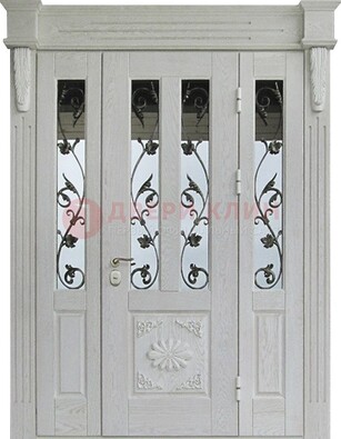 Входная парадная дверь со стеклом и ковкой в белом цвете ДПР-93 в Рязани