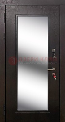 Коричневая железная дверь со стеклом для дома ДС-23 в Рязани