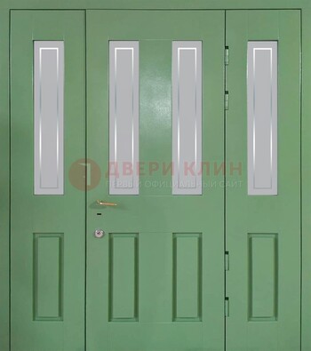 Зеленая металлическая дверь со стеклом ДС-26 в Рязани