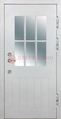 Белая уличная дверь со стеклом ДС-30 в Рязани