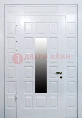 Белая входная дверь с МДФ панелью и стеклом ДС-56 в Рязани