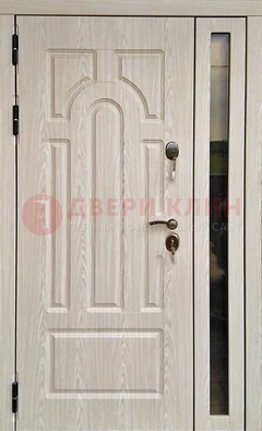 Белая металлическая дверь со стеклом ДС-68 в Рязани