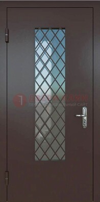 Темная металлическая дверь с решеткой и стеклом ДС-7 в Рязани