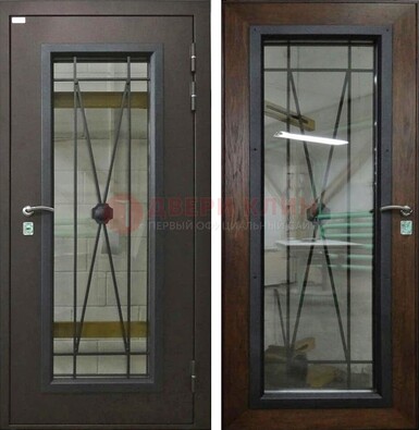 Коричневая железная дверь со стеклом для частного дома ДС-8 в Рязани