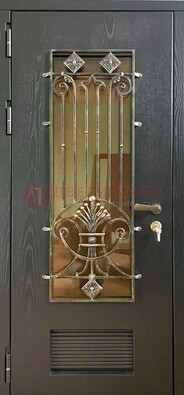 Одностворчатая железная дверь со стеклом и ковкой для дома ДСК-101 в Рязани