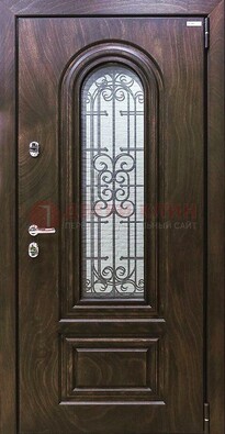 Темная филенчатая железная дверь со стеклом и ковкой ДСК-102 в Рязани