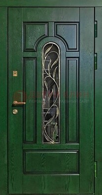 Зеленая железная дверь со стеклом и ковкой ДСК-111 в Рязани