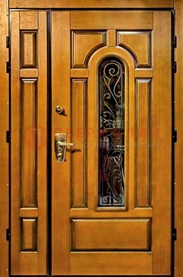 Распашная металлическая дверь со стеклом и ковкой для дома ДСК-152 в Рязани