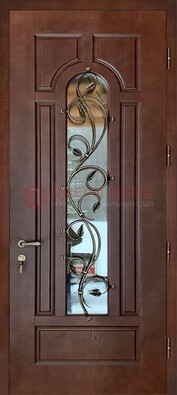 Коричневая наружная дверь со стеклом и ковкой для дома ДСК-159 во Владимире
