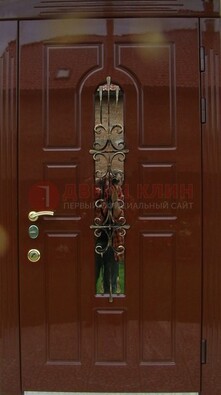 Красивая металлическая дверь со стеклом и ковкой ДСК-33 в Рязани