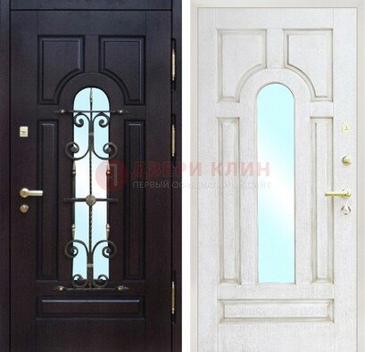 Металлическая дверь со стеклом и ковкой ДСК-55 в частный дом в Рязани
