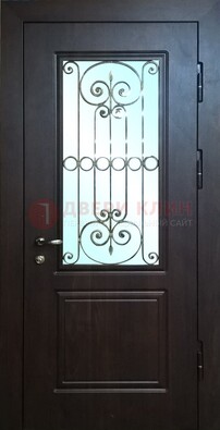 Железная дверь со стеклом и ковкой ДСК-65 для общественных зданий в Великом Новгороде