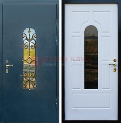 Входная дверь Дверь со стеклом и ковкой ДСК-71 для кирпичного дома в Рязани