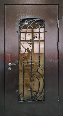 Металлическая дверь со стеклом и ковкой ДСК-95 для магазина в Рязани
