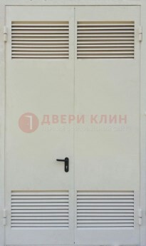 Белая металлическая техническая дверь с вентиляционной решеткой ДТ-6 в Рязани