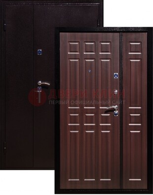 Коричневая металлическая тамбурная дверь ДТМ-24 в Рязани