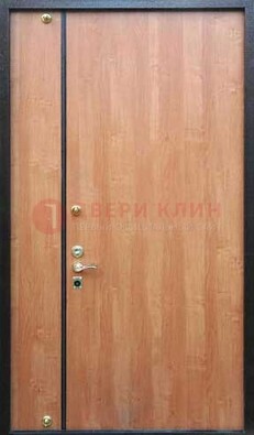 Светлая тамбурная дверь ДТМ-29 в Рязани