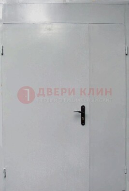Белая металлическая тамбурная дверь ДТМ-5 в Раменском