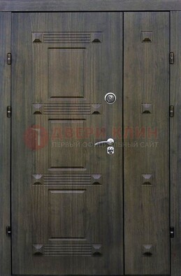 Железная двухстворчатая филенчатая дверь с виноритом ДВТ-143 в Рязани