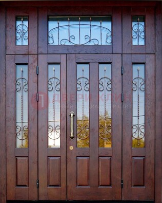 Коричневая парадная дверь с виноритом и ковкой ДВТ-168 в Рязани