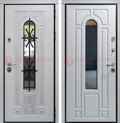 Белая стальная дверь с виноритом и ковкой снаружи ДВТ-197 в Рязани