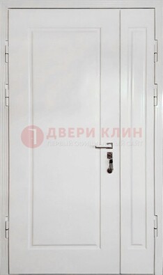Полуторная металлическая дверь с МДФ в белом цвете ПЛ-24 в Рязани